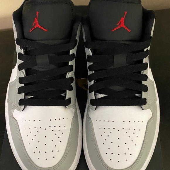 Jordan 1 Low Light Smoke Grey - Picture 4 of 5
